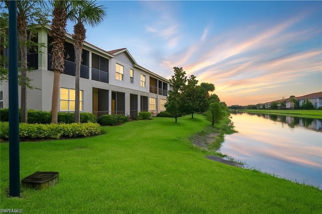 6533 Monterey Pt 204, Naples, FL 34105-3