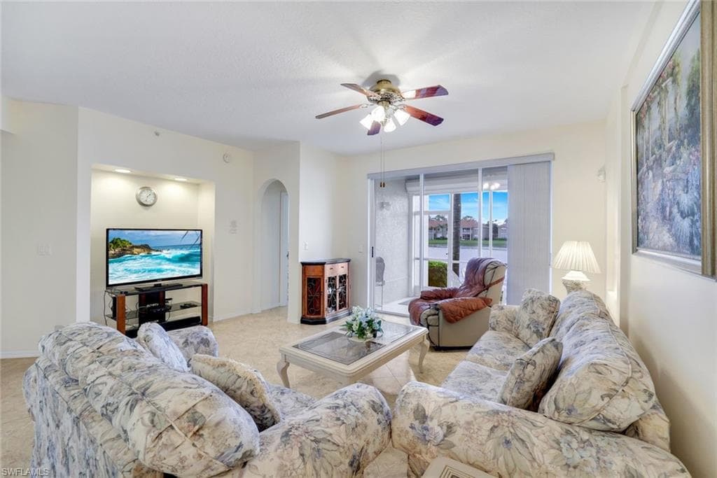 6930 Huntington Lakes Cir 102, Naples, FL 34119-8