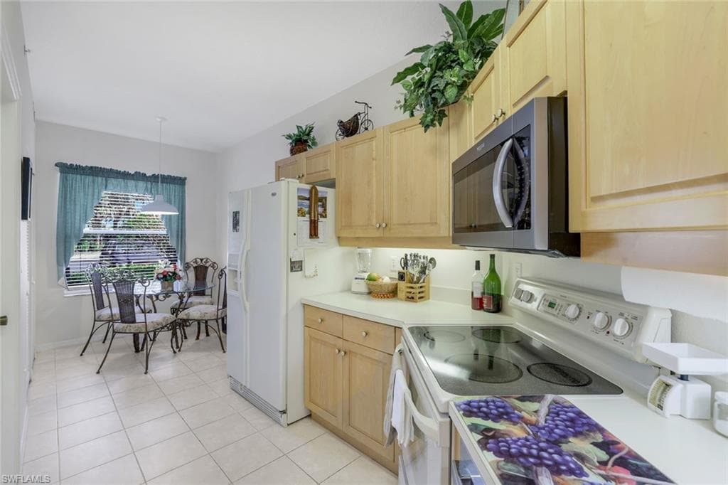 6930 Huntington Lakes Cir 102, Naples, FL 34119-9