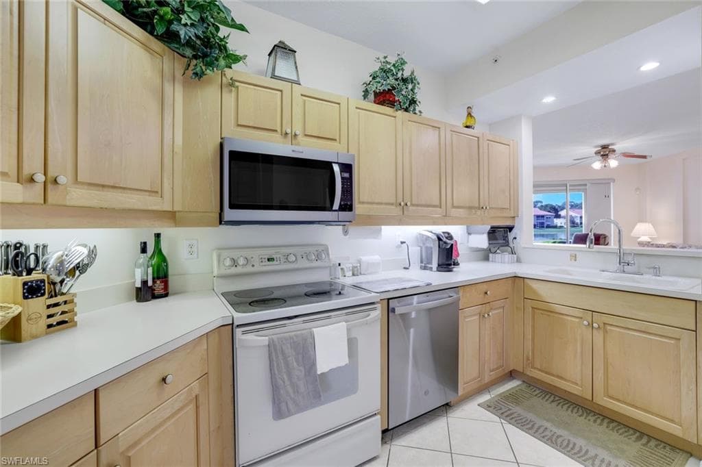 6930 Huntington Lakes Cir 102, Naples, FL 34119-10