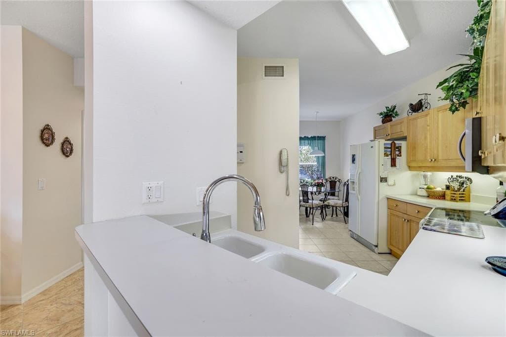 6930 Huntington Lakes Cir 102, Naples, FL 34119-11