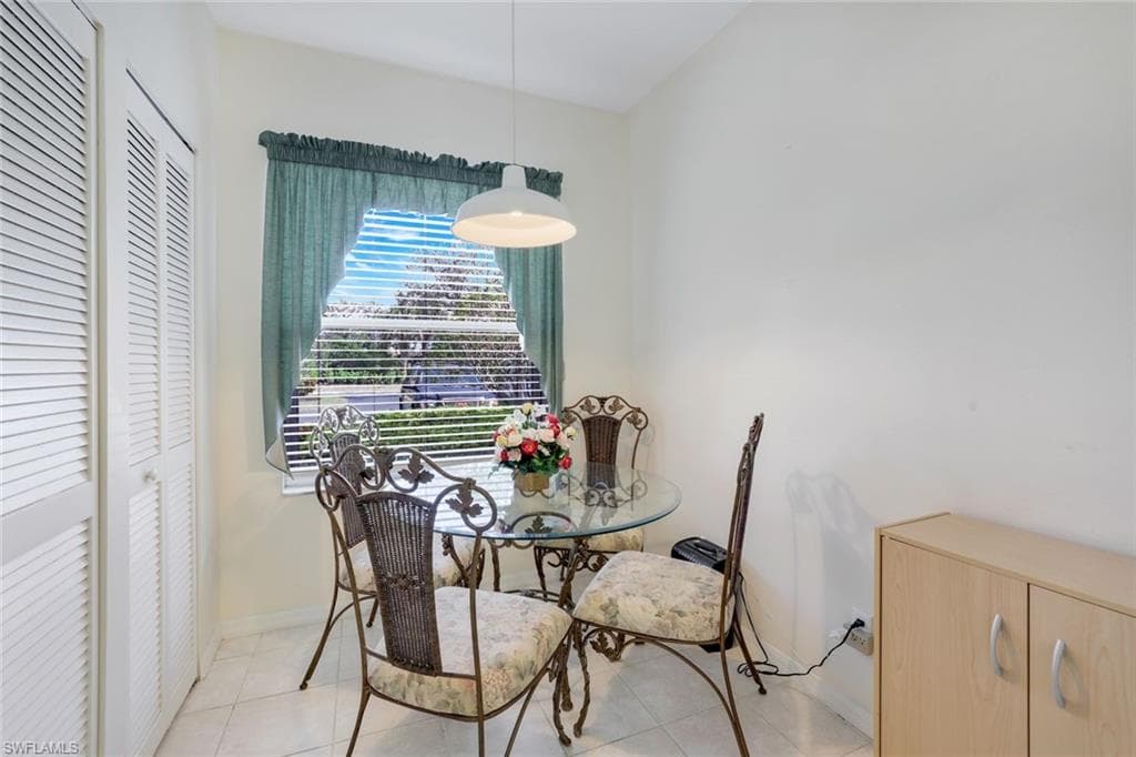 6930 Huntington Lakes Cir 102, Naples, FL 34119-12