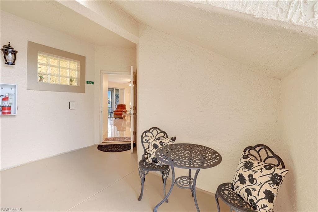 6930 Huntington Lakes Cir 102, Naples, FL 34119-4