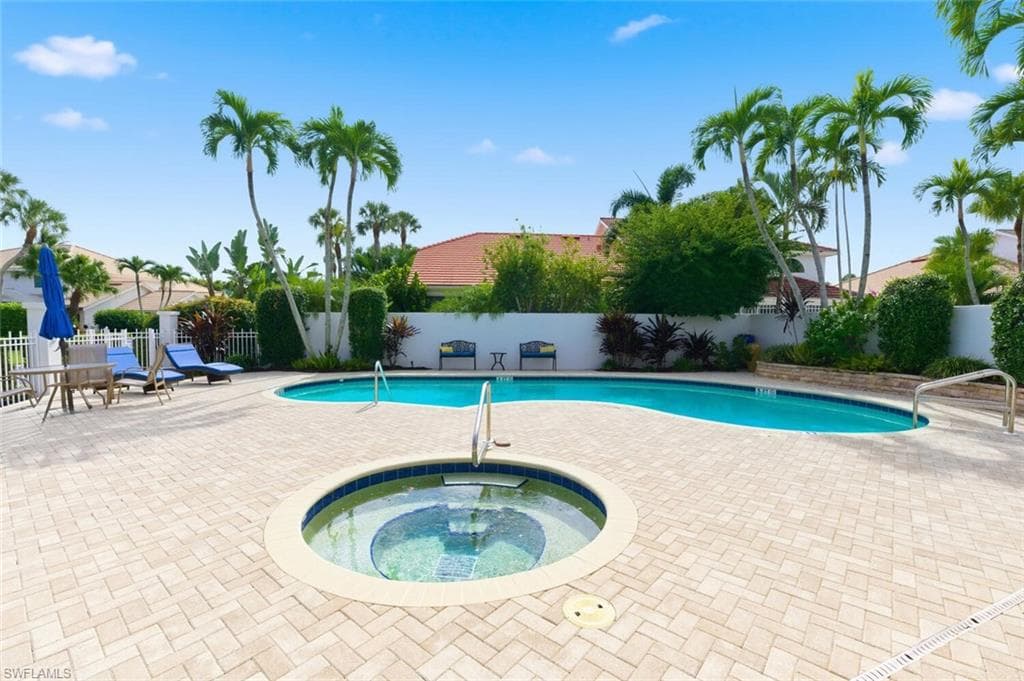 2165 Paget Cir 1, Naples, FL 34112-35