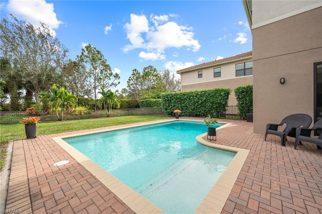 3082 Hudson Ter, Naples, FL 34119-8