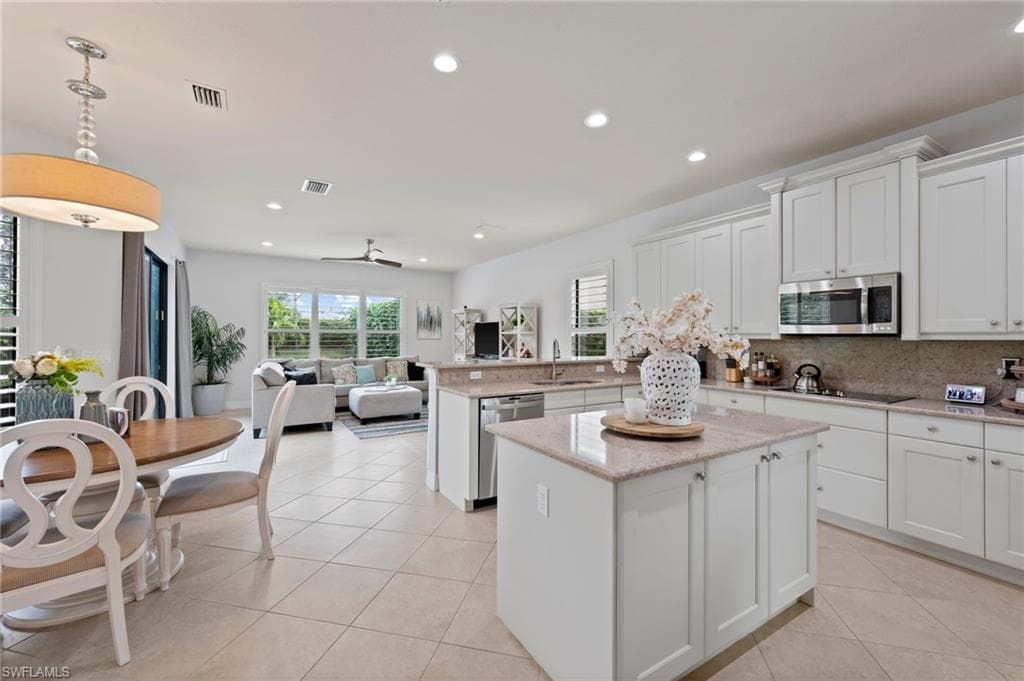 3082 Hudson Ter, Naples, FL 34119-15