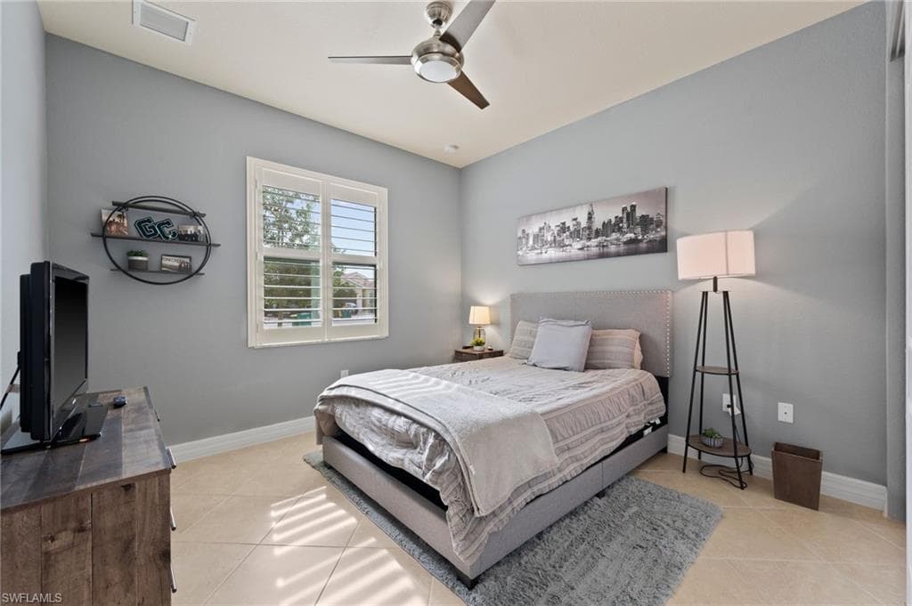 3082 Hudson Ter, Naples, FL 34119-21