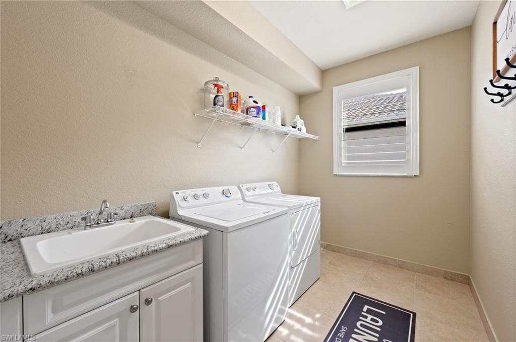 3082 Hudson Ter, Naples, FL 34119-41