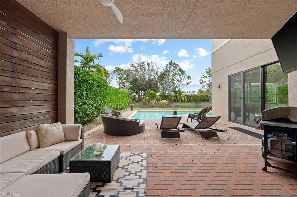 3082 Hudson Ter, Naples, FL 34119-42