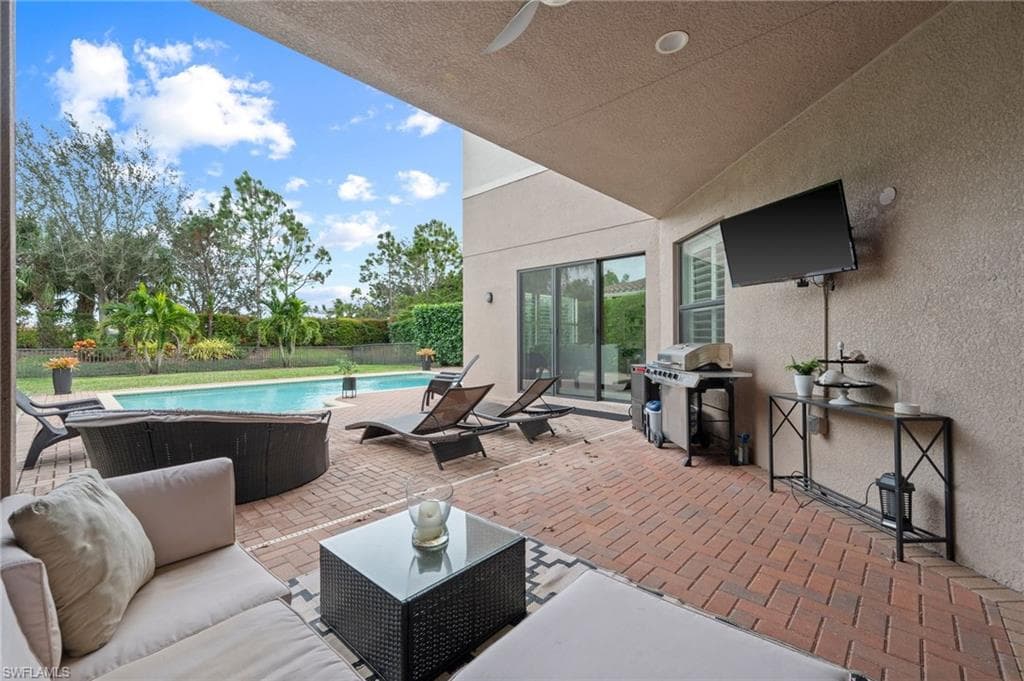3082 Hudson Ter, Naples, FL 34119-43