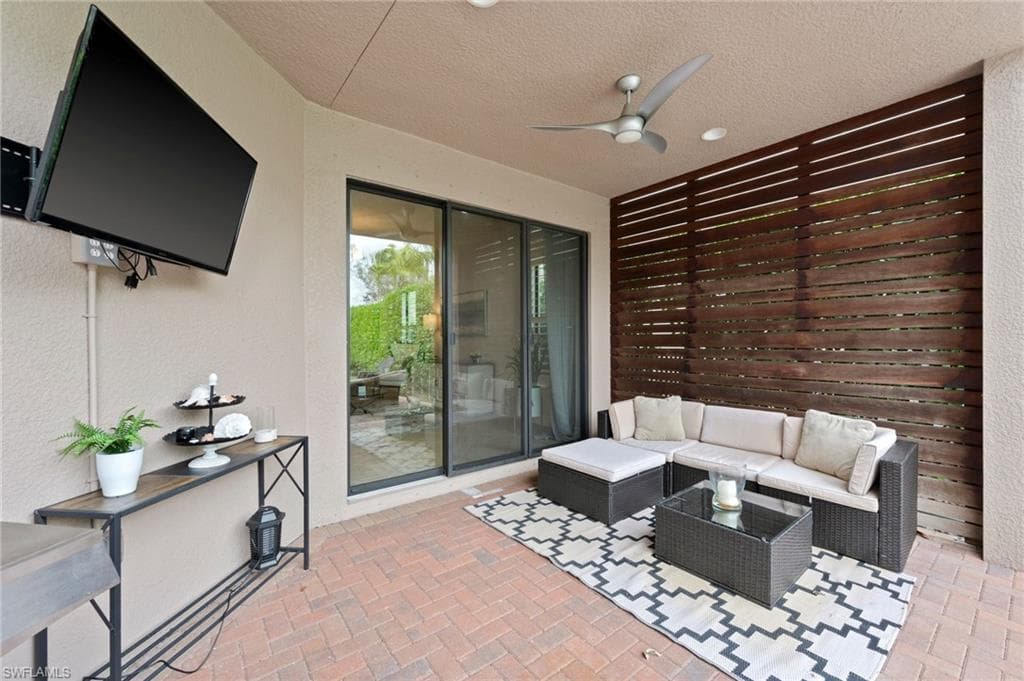 3082 Hudson Ter, Naples, FL 34119-44