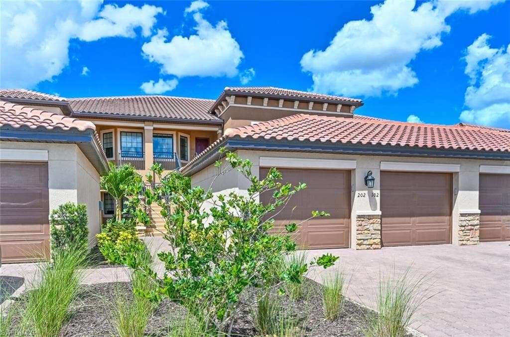 9389 Pocida Ct 202, Naples, FL 34119-2