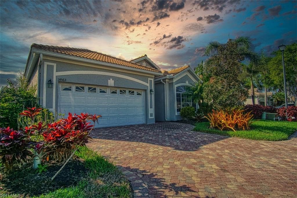 14563 Juniper Point Ln, Naples, FL 34110-1