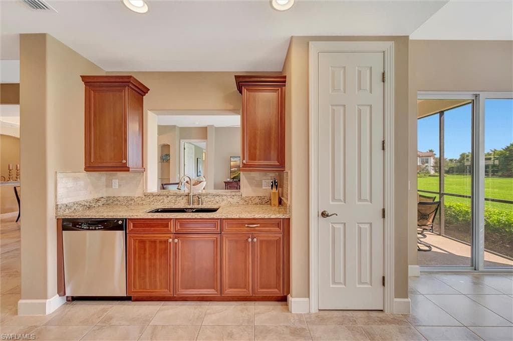 8026 Players Cove Dr 4, Naples, FL 34113-18