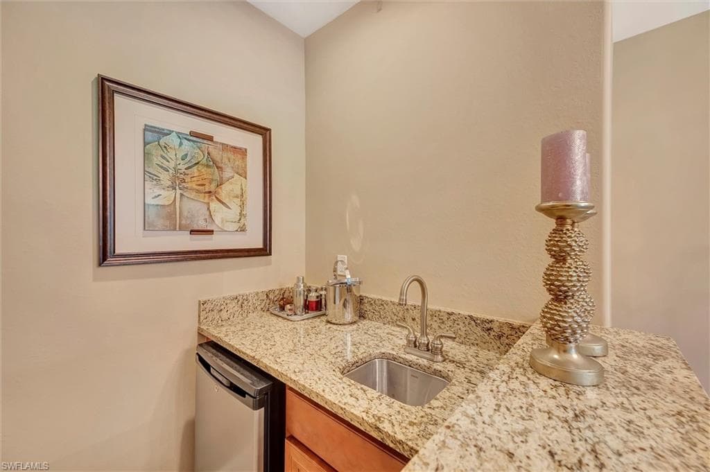 8026 Players Cove Dr 4, Naples, FL 34113-23