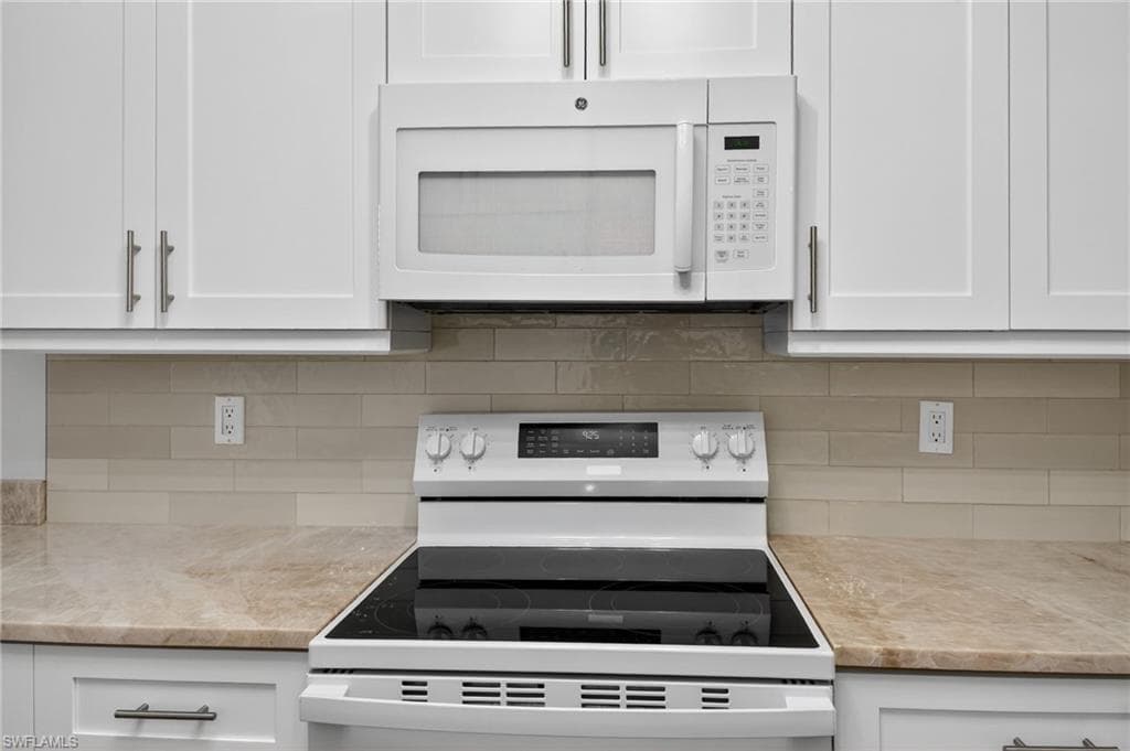 380 Horse Creek Dr 204, Naples, FL 34110-8