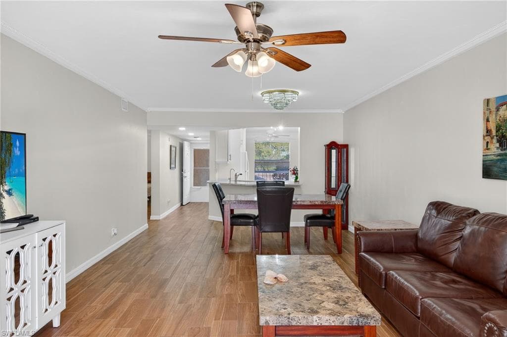 380 Horse Creek Dr 204, Naples, FL 34110-9