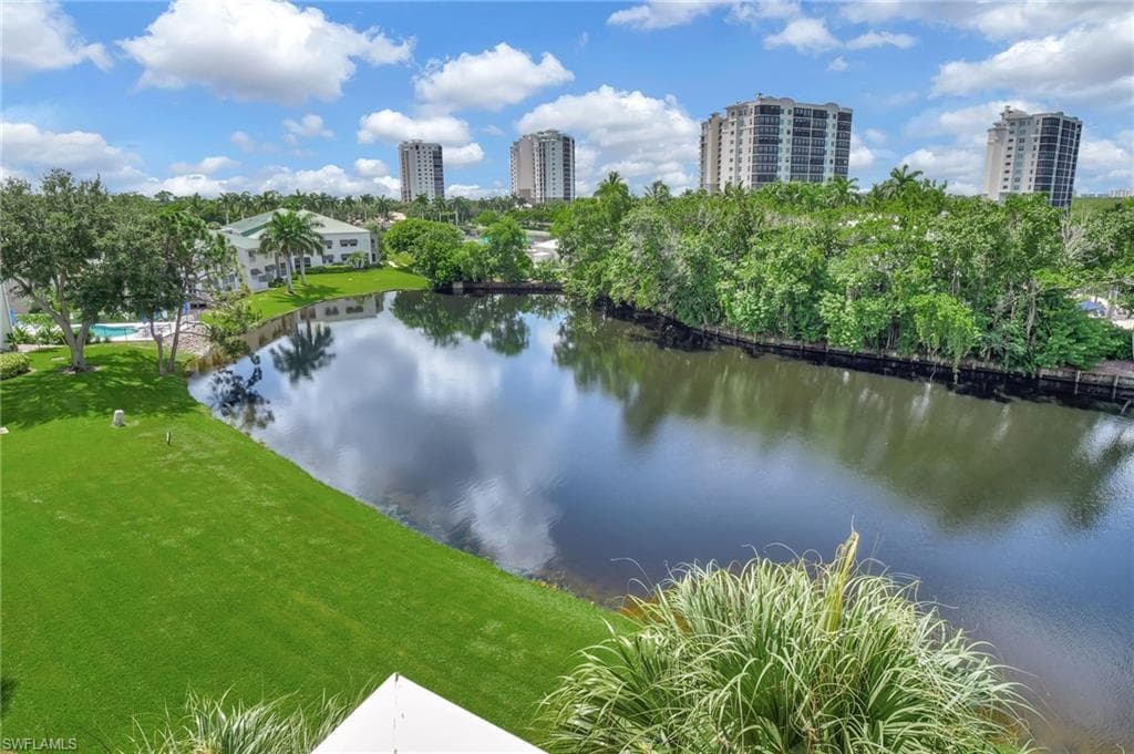 380 Horse Creek Dr 204, Naples, FL 34110-15