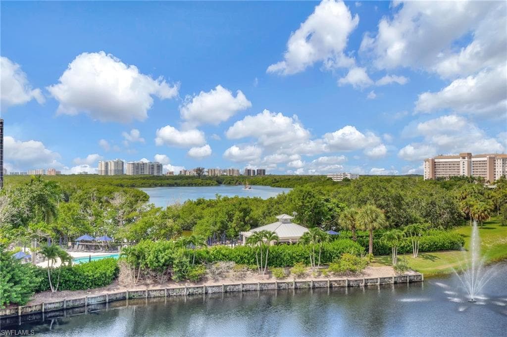 380 Horse Creek Dr 204, Naples, FL 34110-18