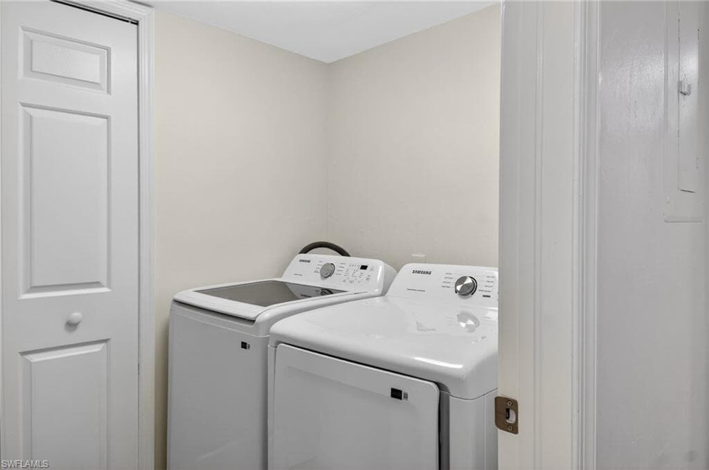 380 Horse Creek Dr 204, Naples, FL 34110-26