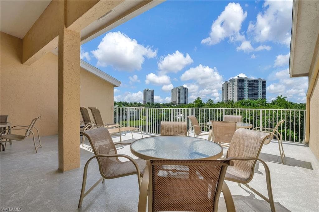 380 Horse Creek Dr 204, Naples, FL 34110-32