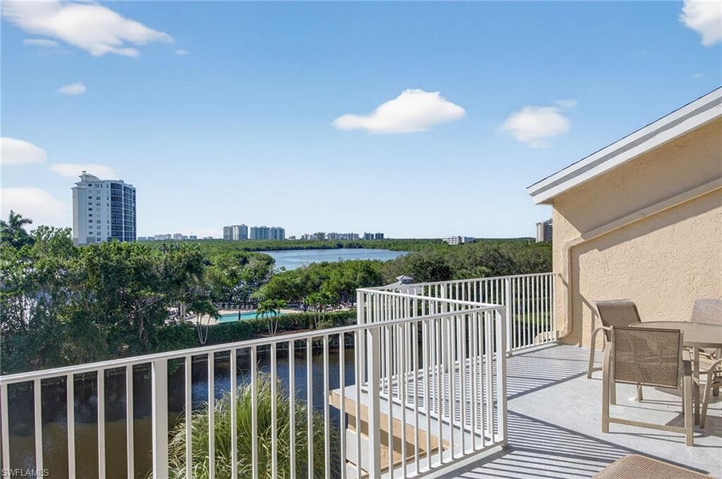 380 Horse Creek Dr 204, Naples, FL 34110-33