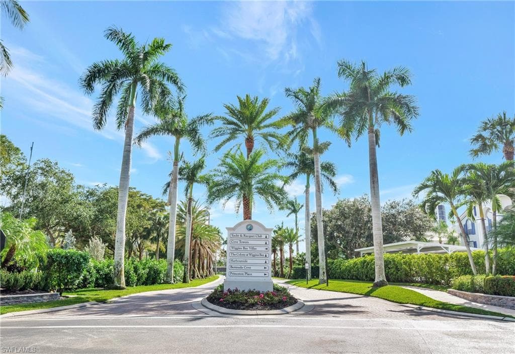 380 Horse Creek Dr 204, Naples, FL 34110-36