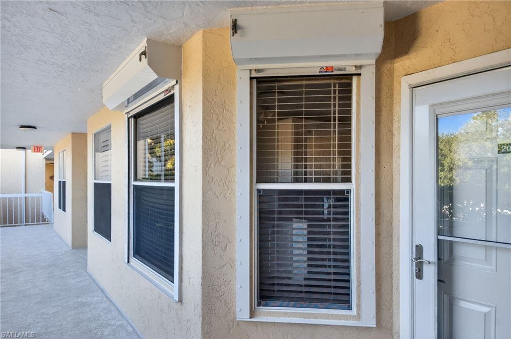 380 Horse Creek Dr 204, Naples, FL 34110-3