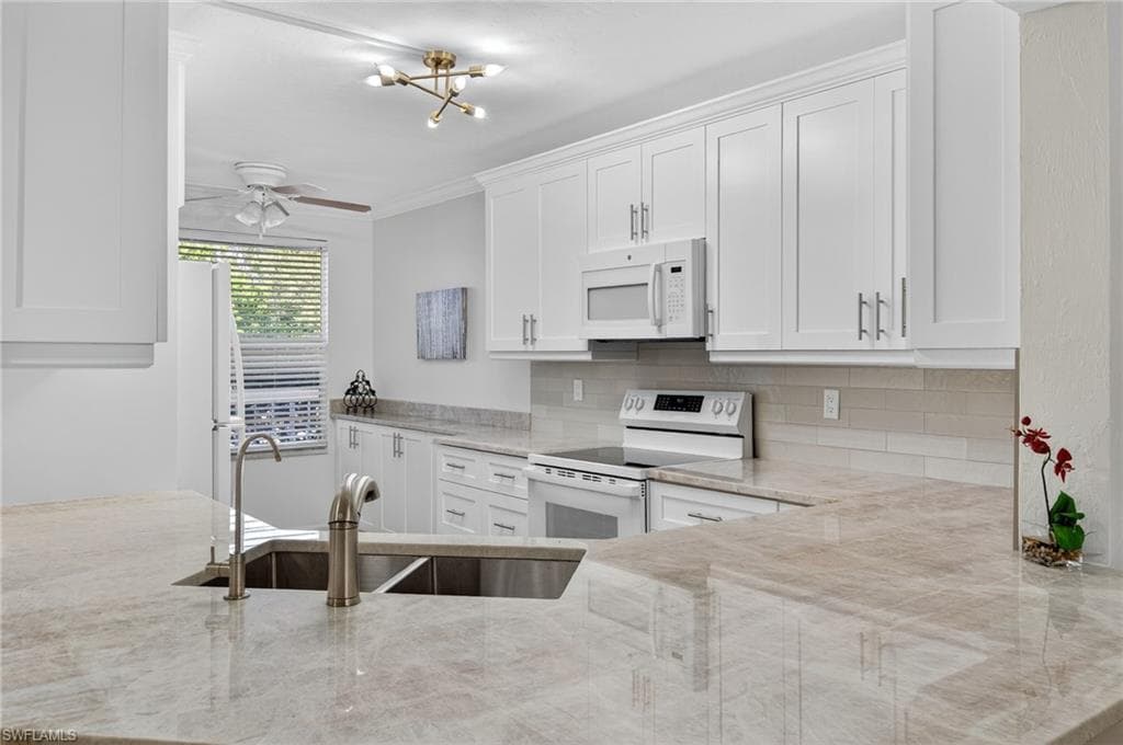 380 Horse Creek Dr 204, Naples, FL 34110-6