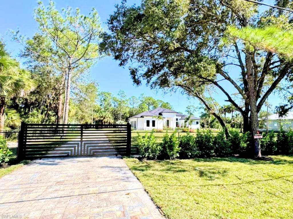 264 13 St NW, Naples, FL 34120-1