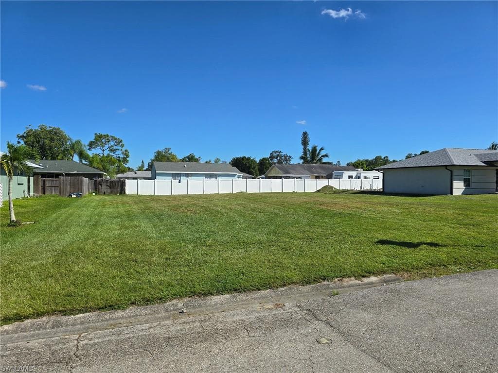 825 Zana Dr, Fort Myers, FL 33905-1