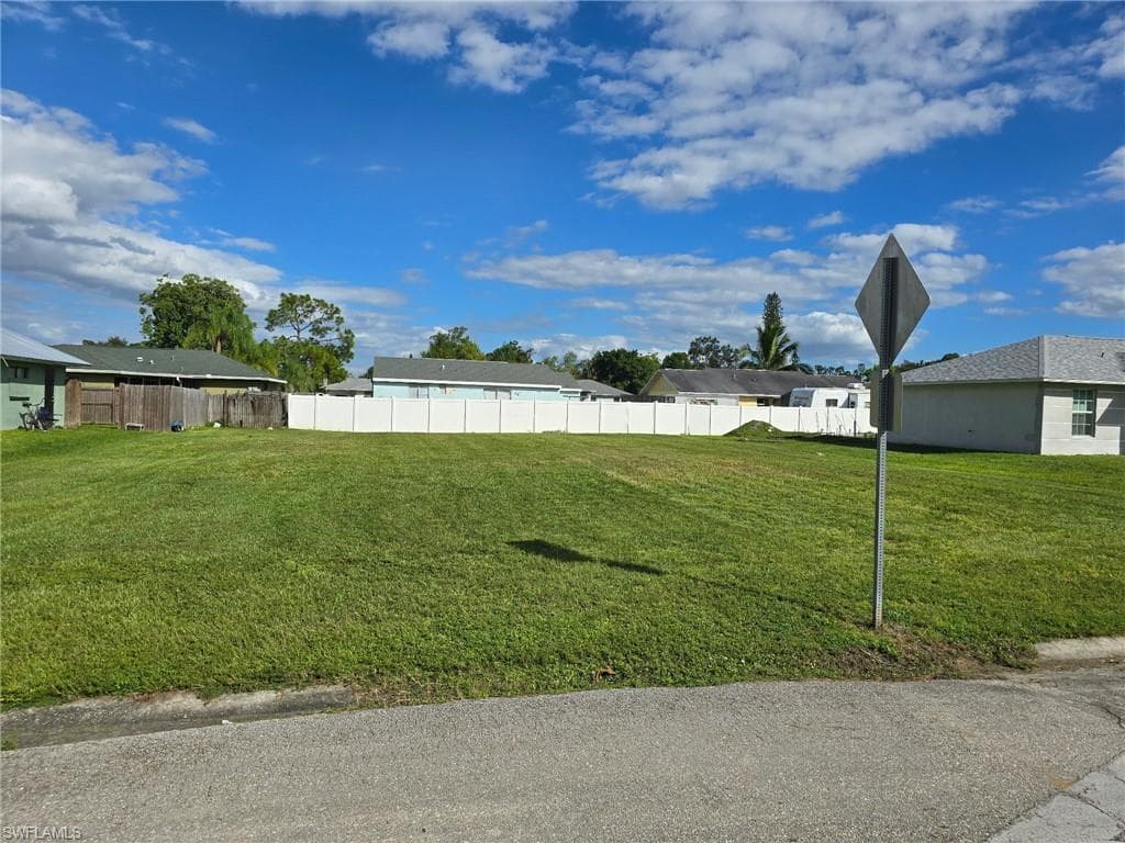 825 Zana Dr, Fort Myers, FL 33905-2