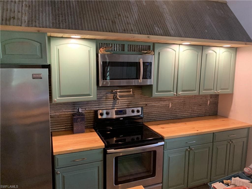 3909 14th Ave SE, Naples, FL 34117-7