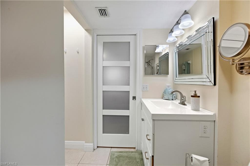 600 Neapolitan Way 105, Naples, FL 34103-13