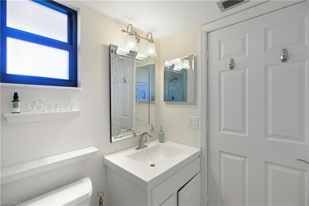 600 Neapolitan Way 105, Naples, FL 34103-17