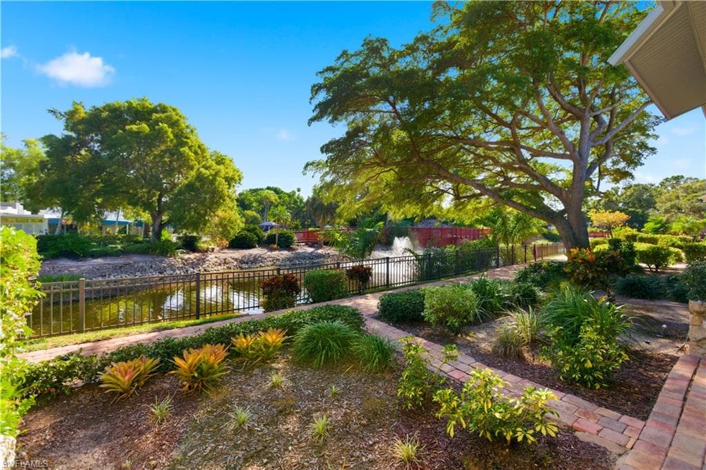 600 Neapolitan Way 105, Naples, FL 34103-23