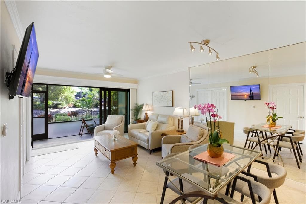 600 Neapolitan Way 105, Naples, FL 34103-1