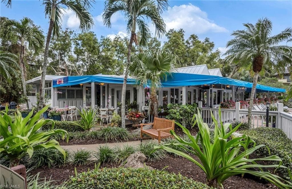 600 Neapolitan Way 105, Naples, FL 34103-32