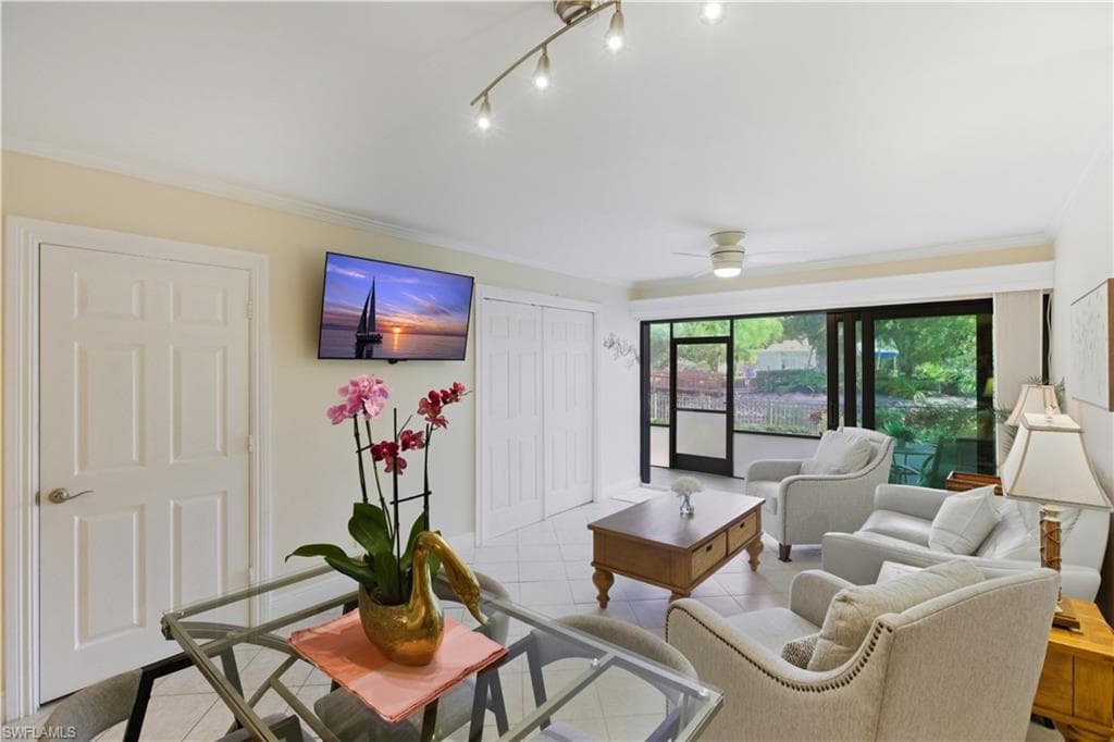 600 Neapolitan Way 105, Naples, FL 34103-4