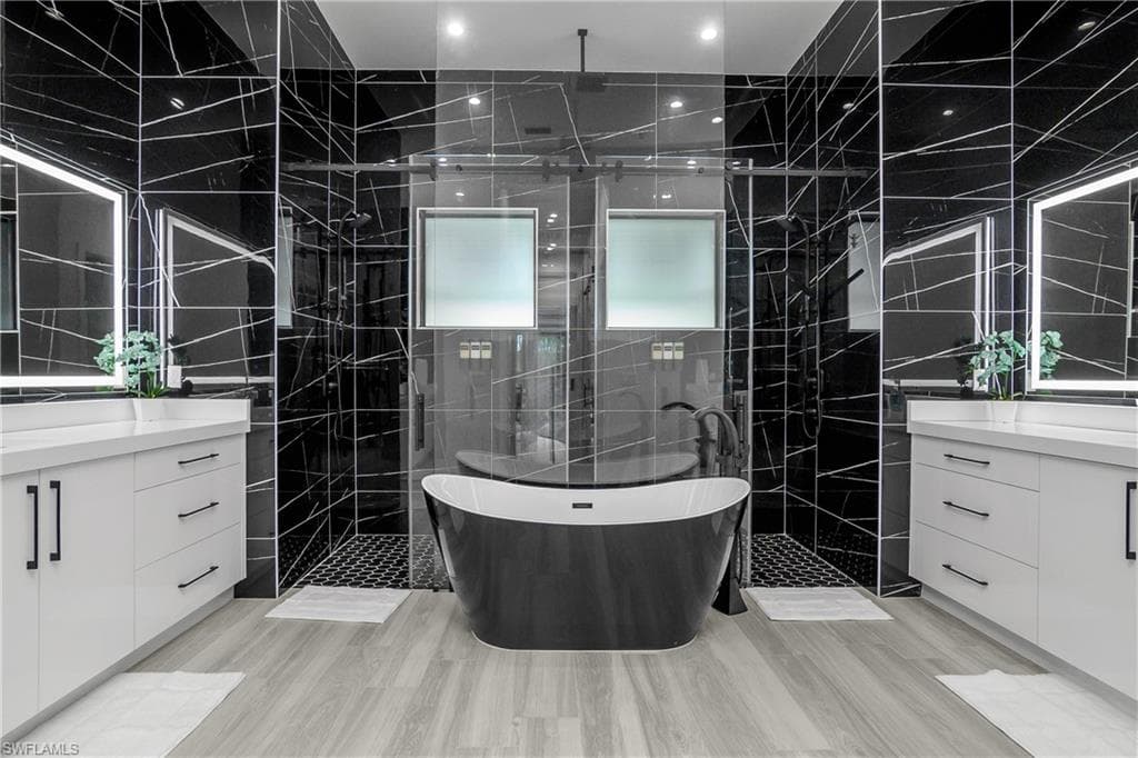 1347 23rd St SW, Naples, FL 34117-9