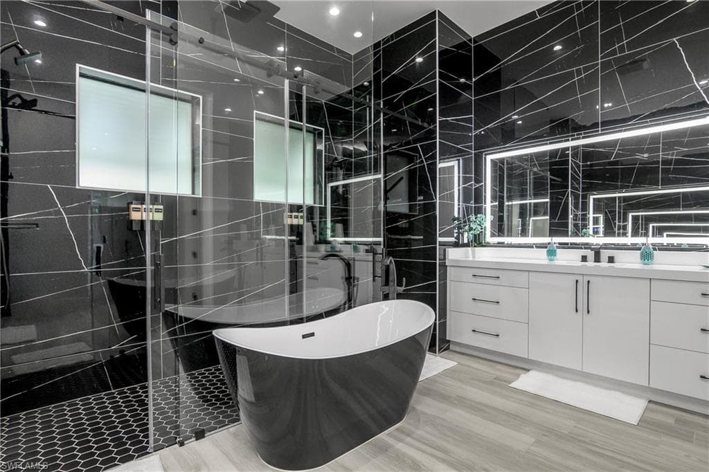 1347 23rd St SW, Naples, FL 34117-10