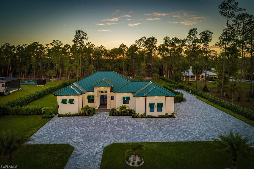 1347 23rd St SW, Naples, FL 34117-1