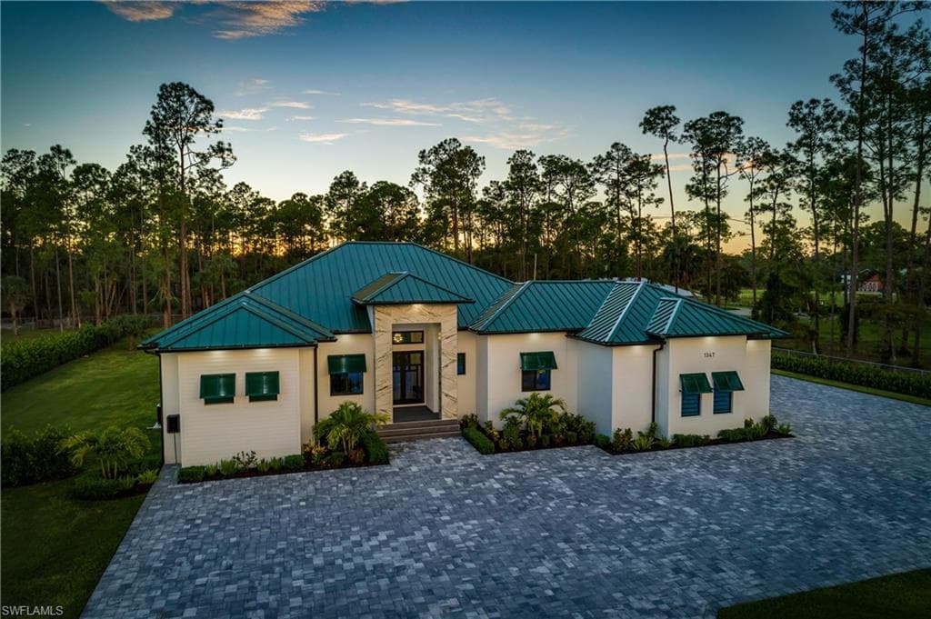 1347 23rd St SW, Naples, FL 34117-2