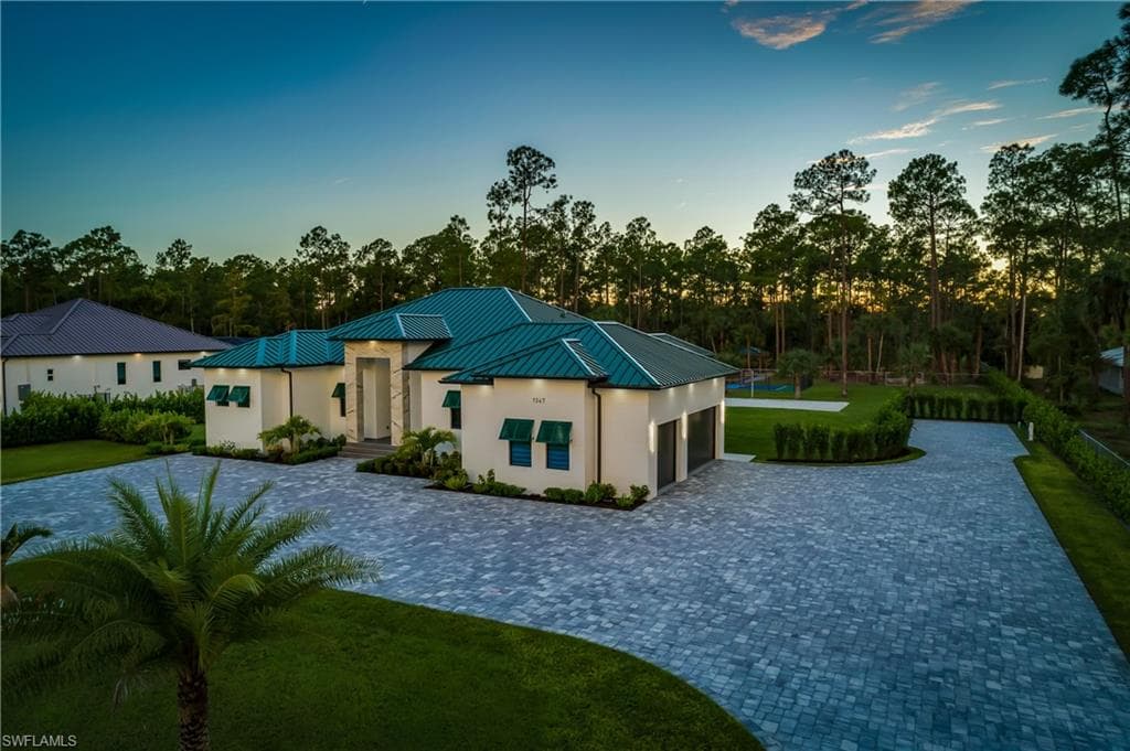 1347 23rd St SW, Naples, FL 34117-3