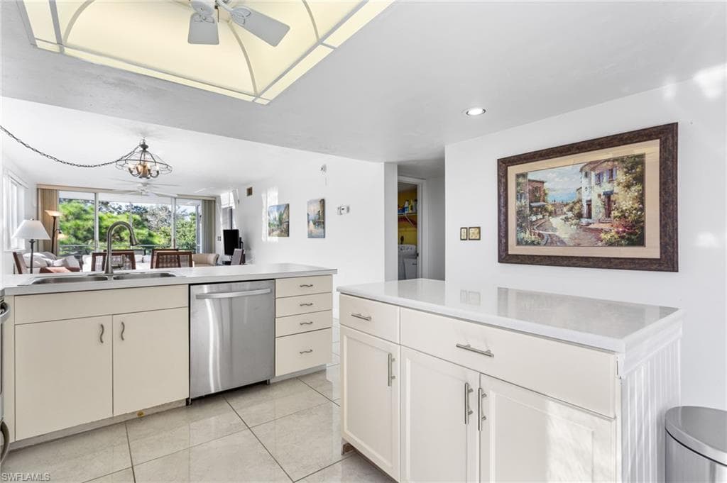 290 Naples Cove Dr 2501, Naples, FL 34110-12