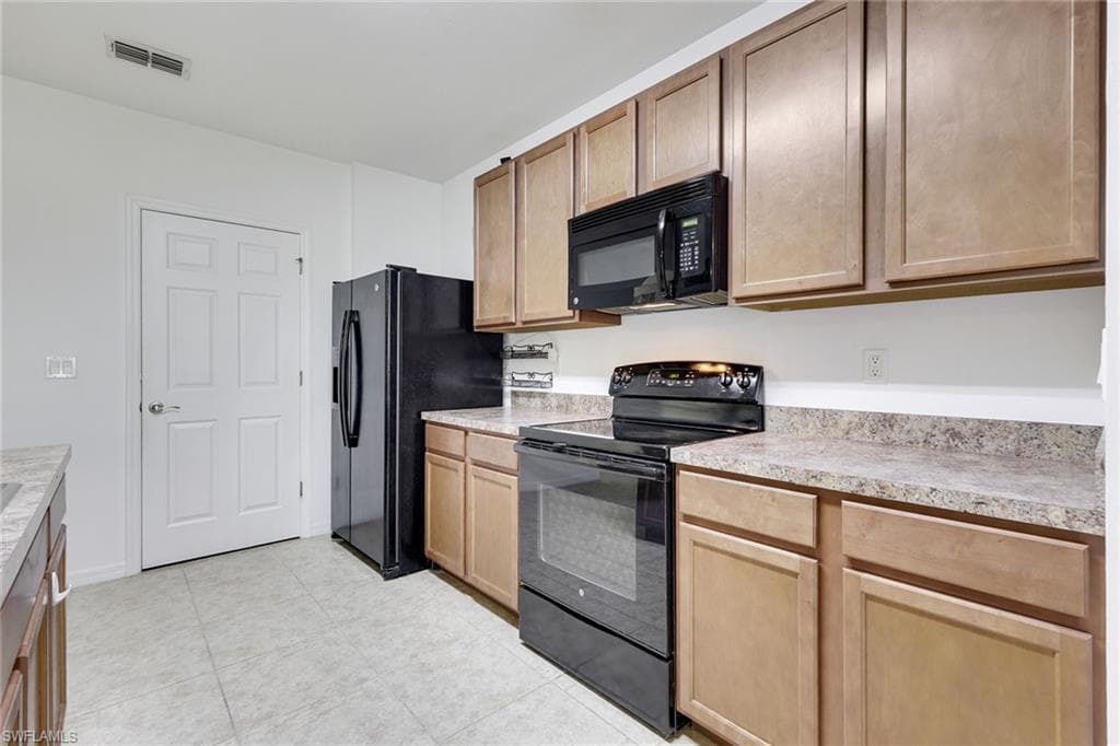 1323 9th Ave, Cape Coral, FL 33991-8