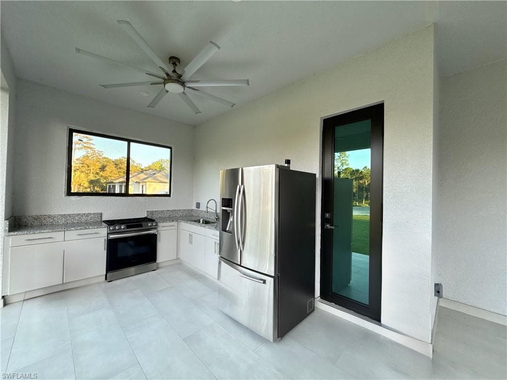 927 12th Ave NE, Naples, FL 34120-22