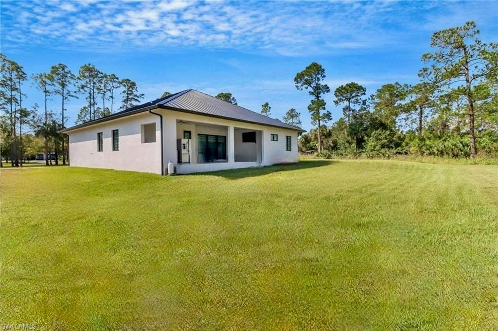 927 12th Ave NE, Naples, FL 34120-26