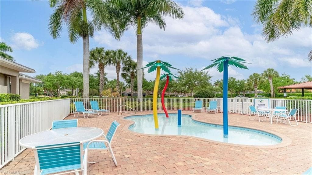 14291 Manchester Dr, Naples, FL 34114-39