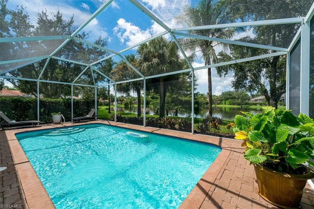 14291 Manchester Dr, Naples, FL 34114-3